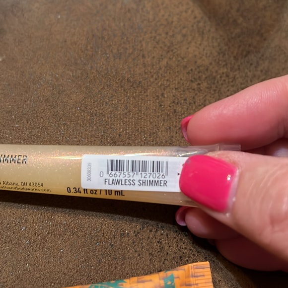 NWT B&BW Lip Glosses-Flawless Shimmer, Mango Mai Tai, Boldly Pink, Pineapple - Picture 5 of 6